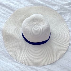 Beach Hat - white and black